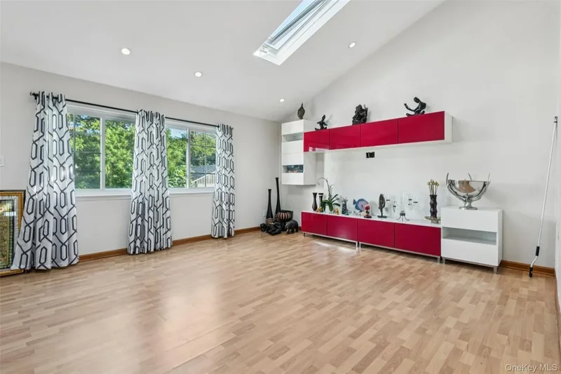 5 Valley Lane W, North Woodmere, NY, 11581, USA, Valley Stream, New York, United States. - Photo 15