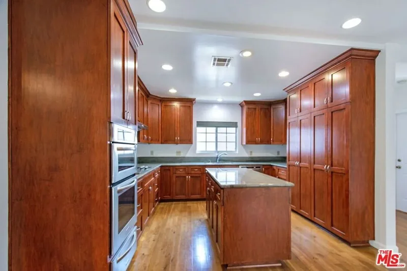 4521 Don Timoteo Drive, Los Angeles, California, United States. - Photo 10