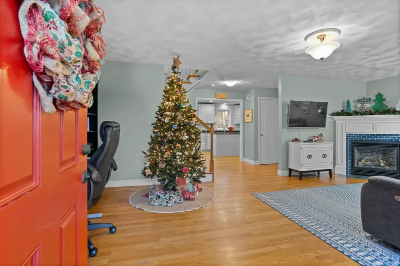 57 Lake Shore Drive North , Westford, MA 01886, Westford, Massachusetts, United States. - Photo 3