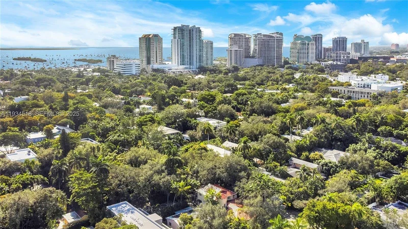 2490 Abaco Ave, Miami, FL, 33133, USA, Miami, Florida, United States. - Photo 23