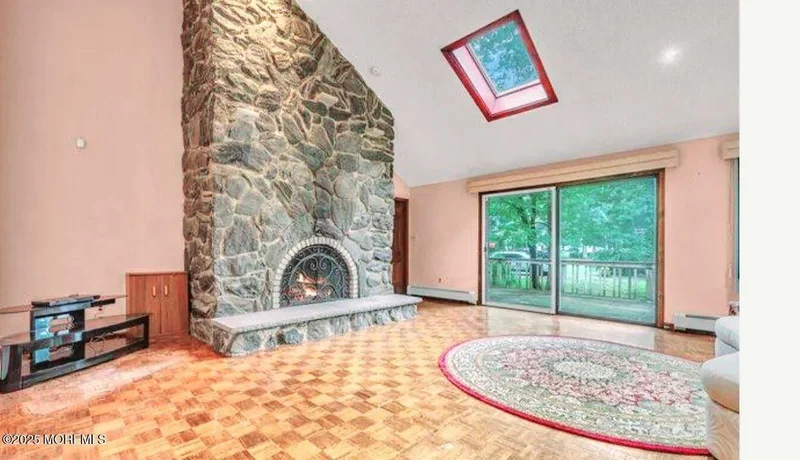 5 Bedrooms Single Family Detached