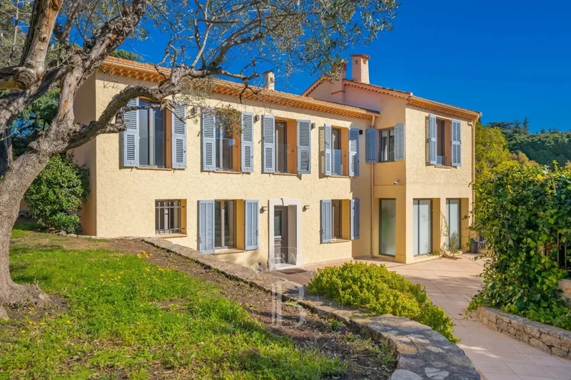 CANNES CROIX DES GARDES - RENOVATED 19TH CENTURY VILLA - SEA VIEW