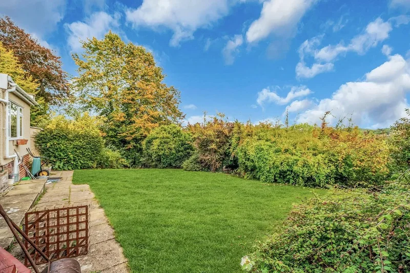 Burntwood Lane, Caterham, England, United Kingdom. - Photo 4