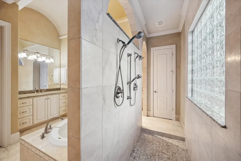 6114 SONORA CANYON Circle, Houston, TX 77041, Houston, Texas, United States. - Photo 16