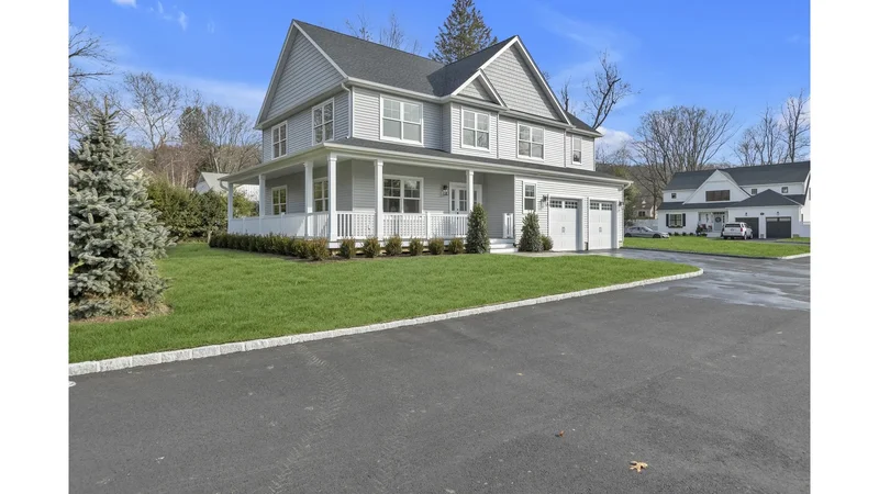 44 N Woodhull Road, Halesite, New York, United States. - Photo 25