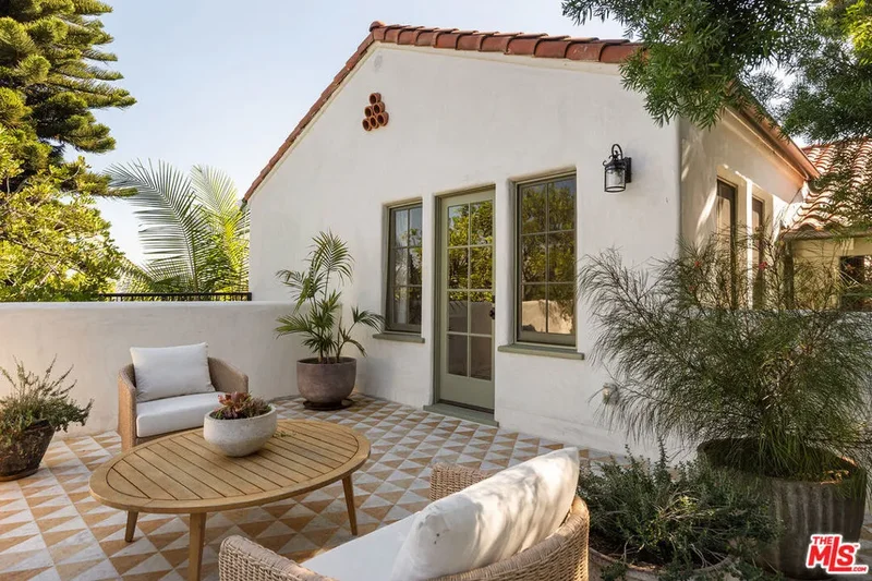 1982 N Normandie Avenue, Los Angeles, California, United States. - Photo 15