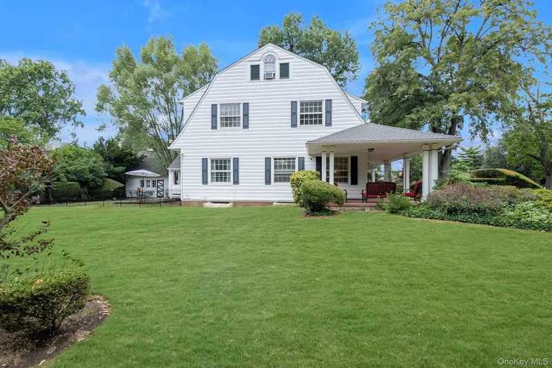 84 Nassau Boulevard - Garden City, New York