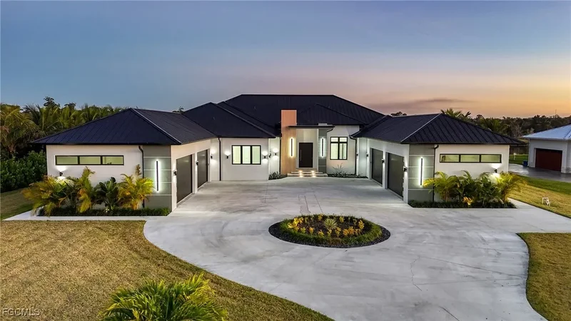 Single Family Residence in Labelle