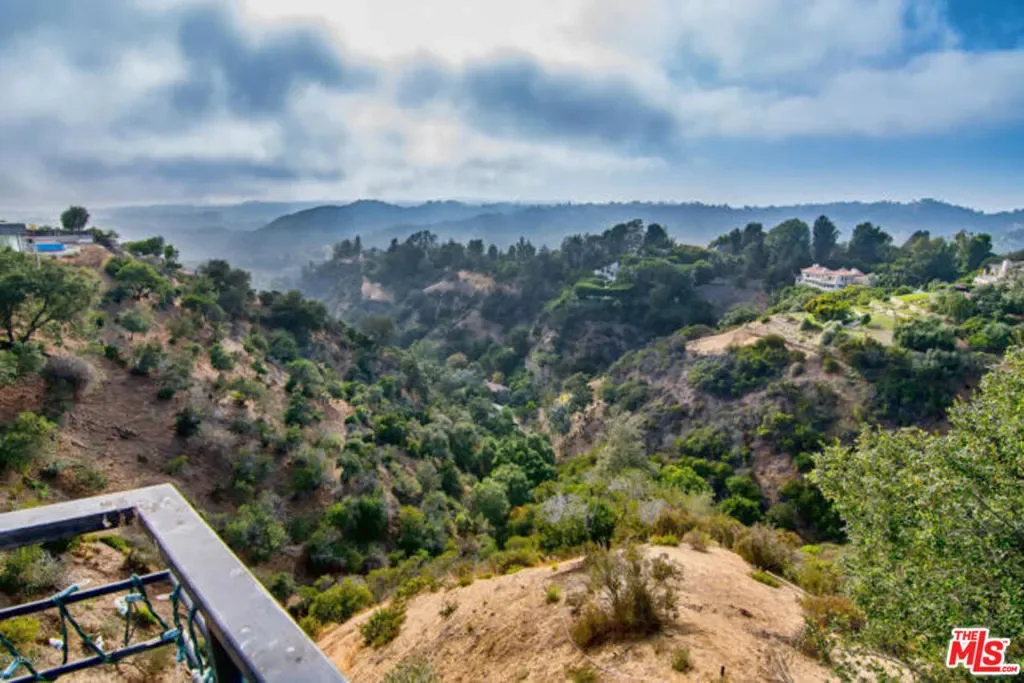 9633 Highridge Drive, Beverly Hills, California, United States. - Photo 23