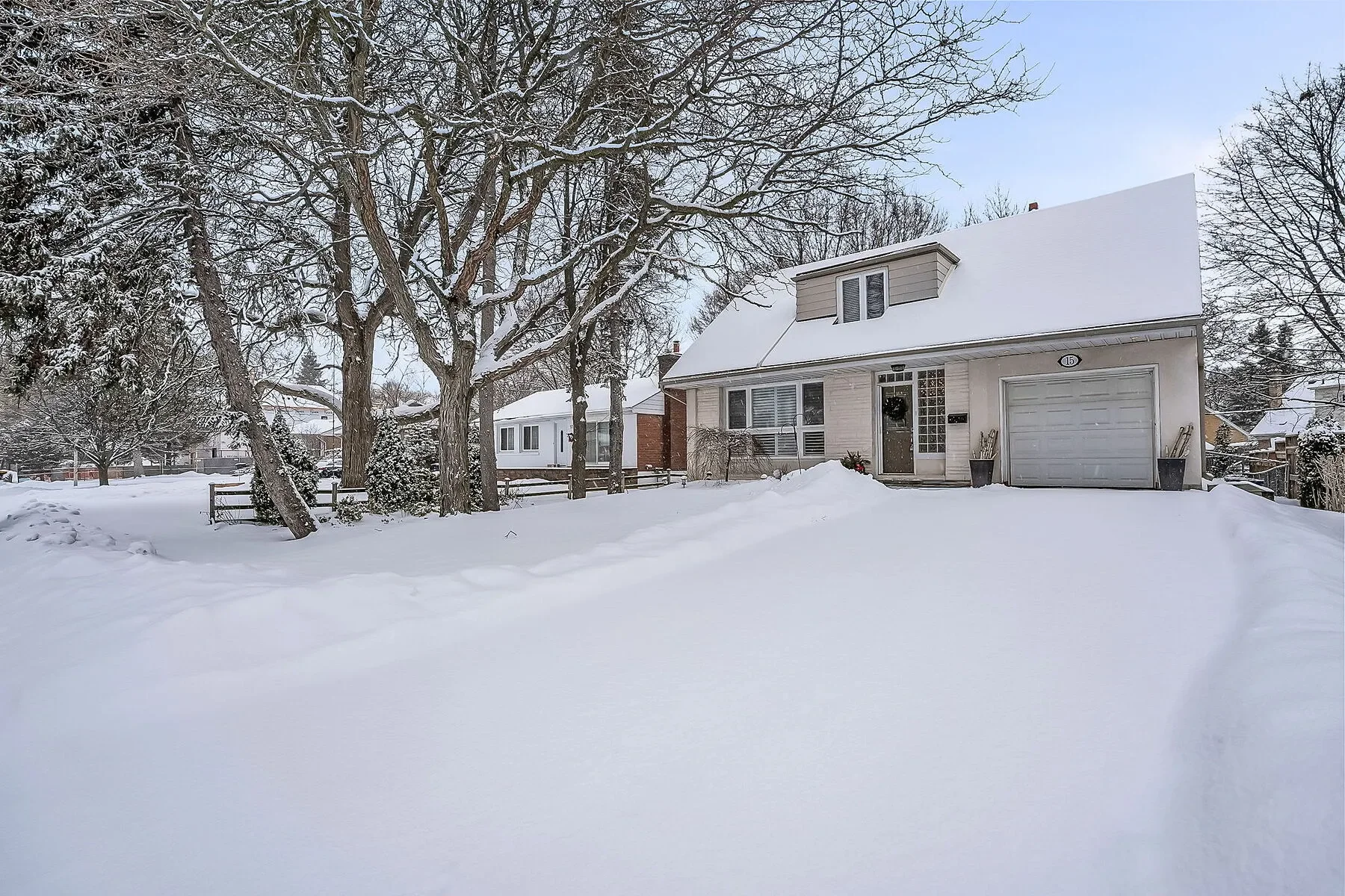 Exterior photo 3