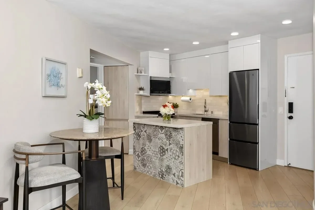 8040 Girard Ave 2, San Diego, California, United States. - Photo 8