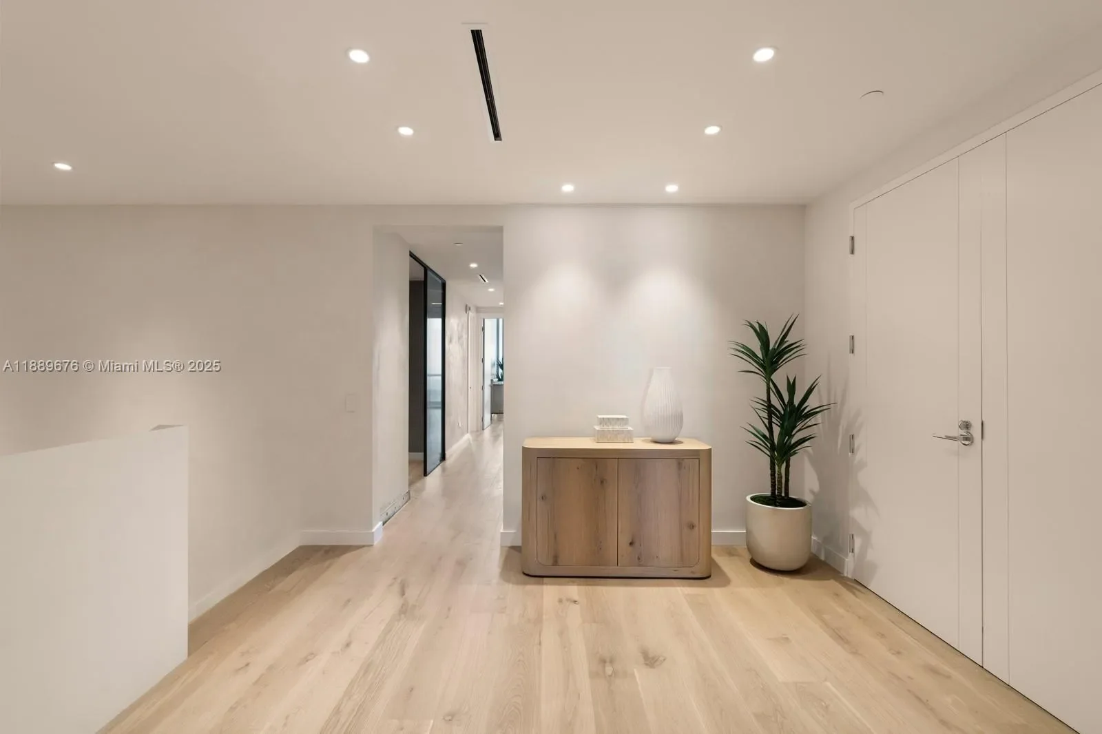 18501 Collins Ave, Golden Beach, Florida, United States. - Photo 36