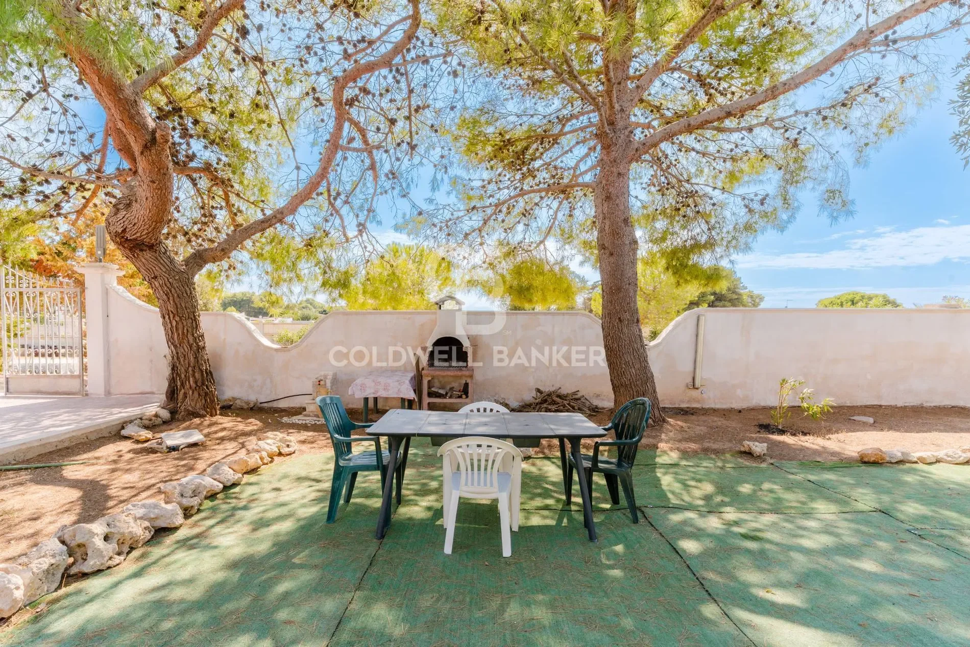 Exterior photo 7