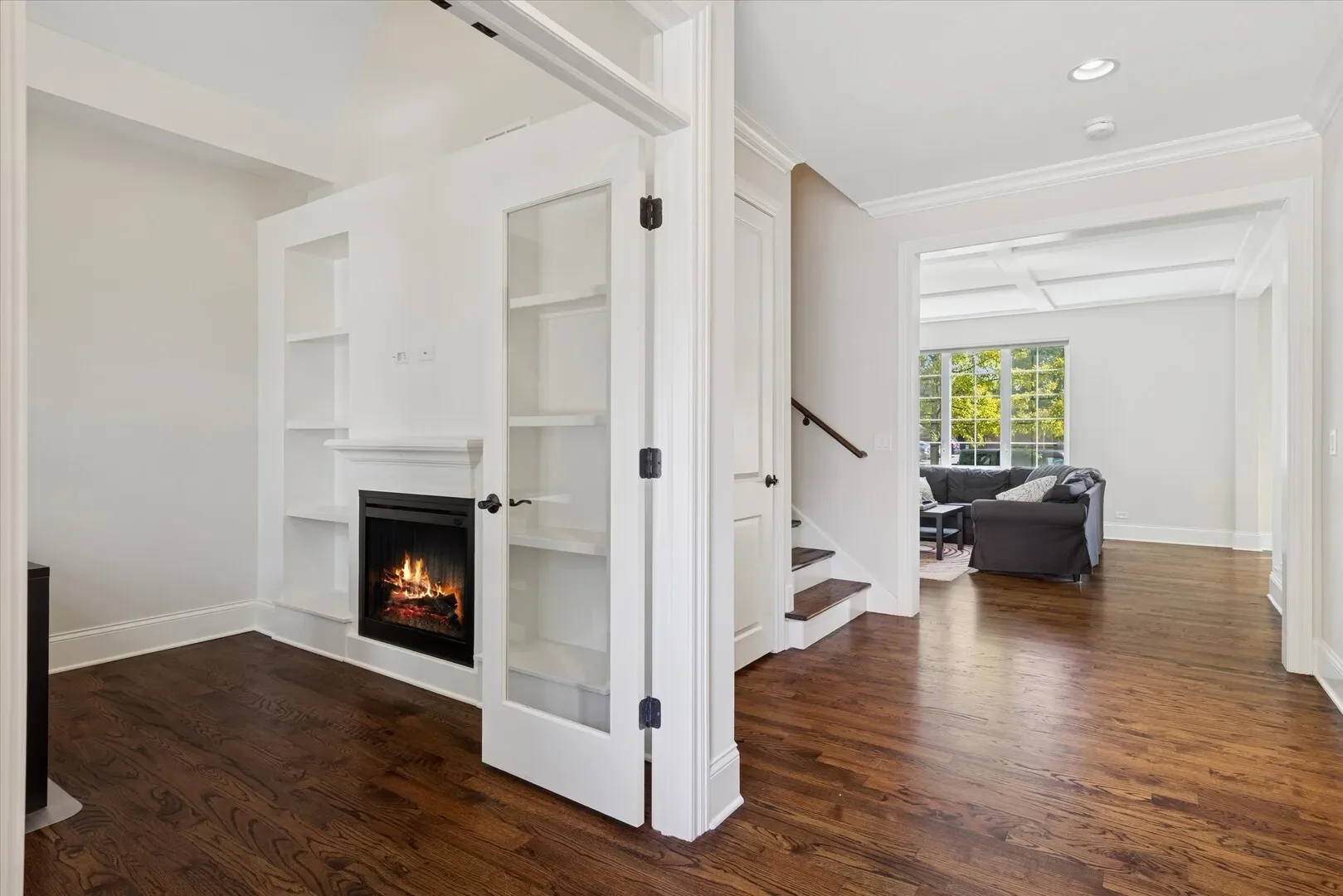 355 W FIRST Avenue, Elmhurst, Illinois, United States. - Photo 4