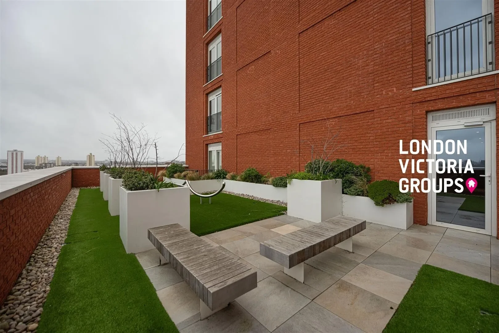Exterior photo 4