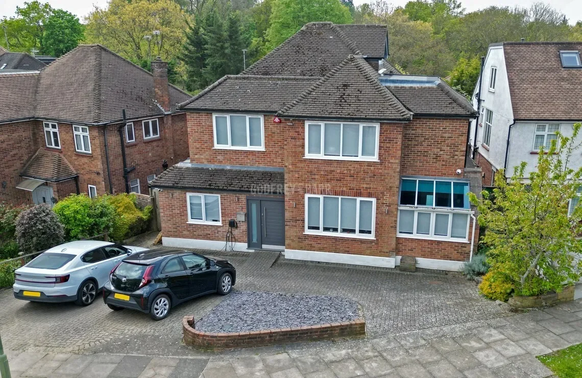 The Reddings Mill Hill, London, England, United Kingdom. - Photo 11