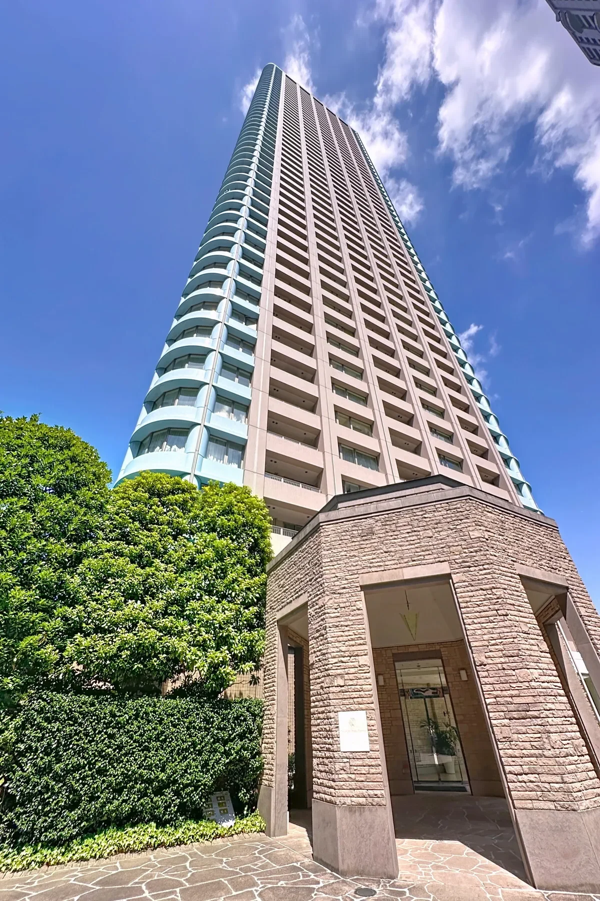 Exterior photo 3