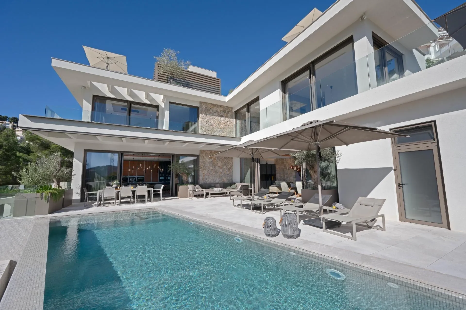Exterior photo 5
