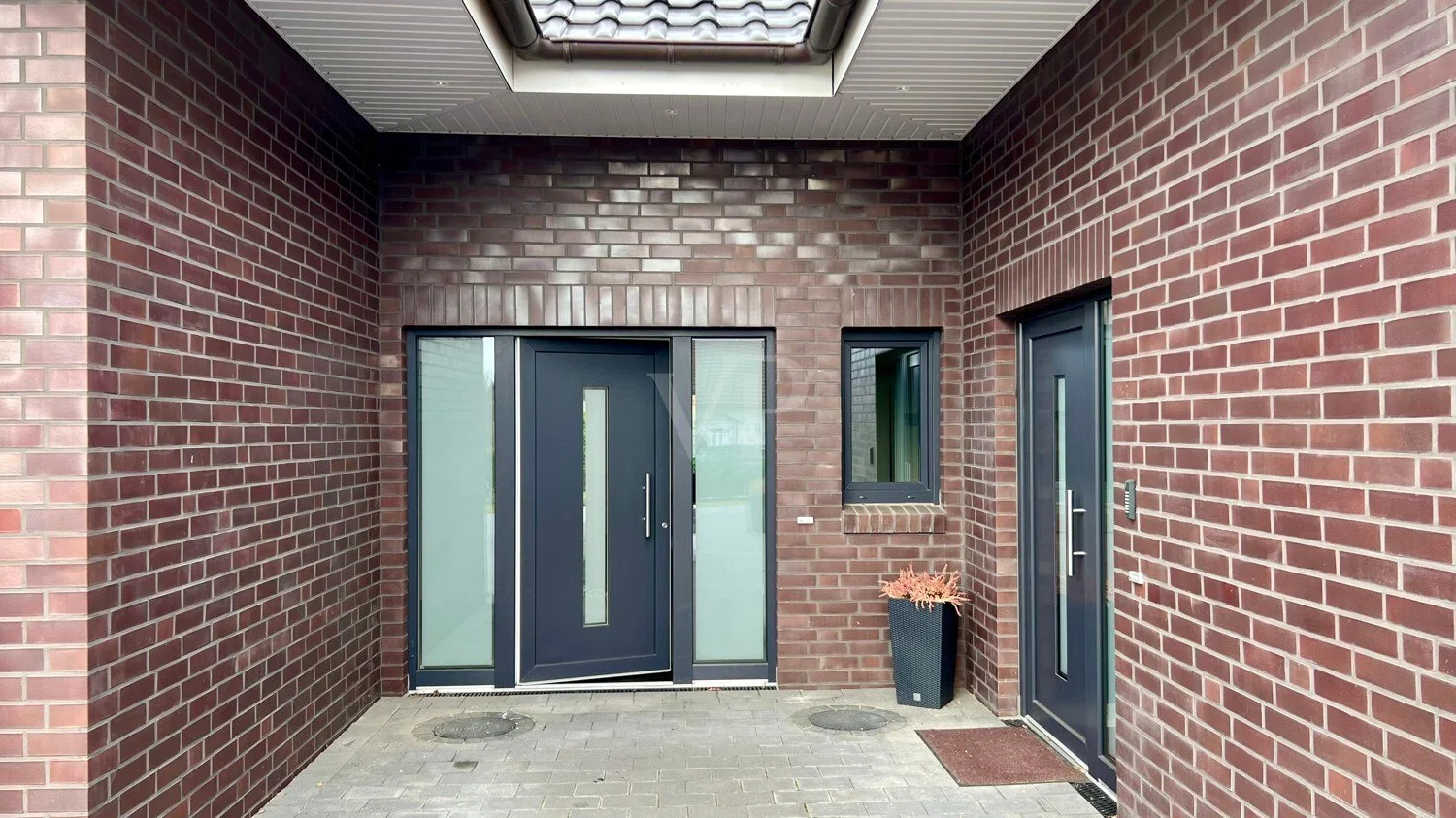 Exterior photo 6