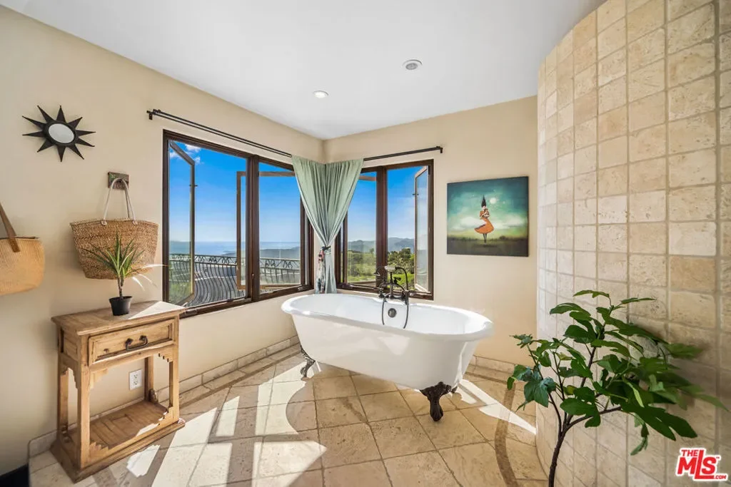 24798 Brown Latigo, Malibu, California, United States. - Photo 4