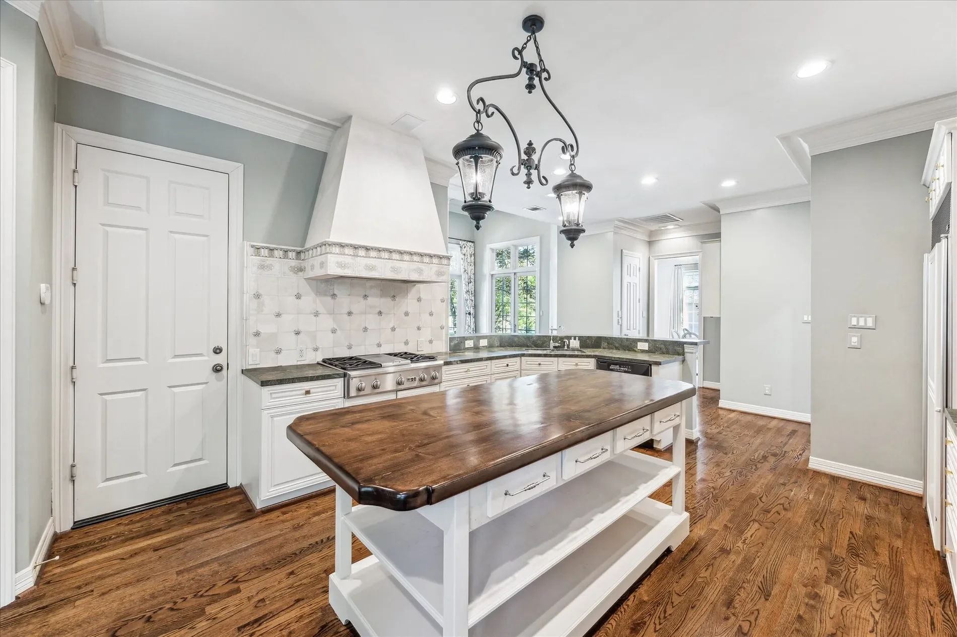 1 Exbury Way, Houston, TX 77056, Houston, Texas, United States. - Photo 9