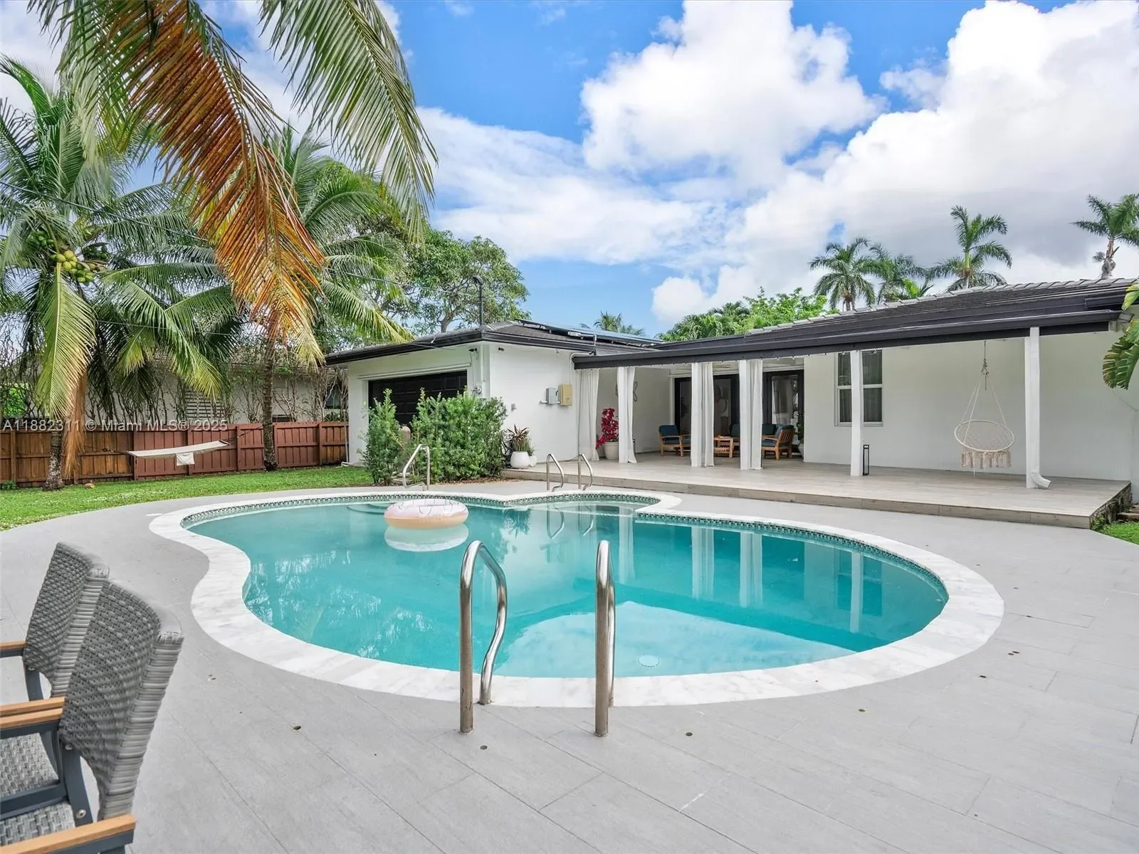 11407 N Bayshore Dr, North Miami, FL 33181, North Miami Beach, Florida, United States. - Photo 8
