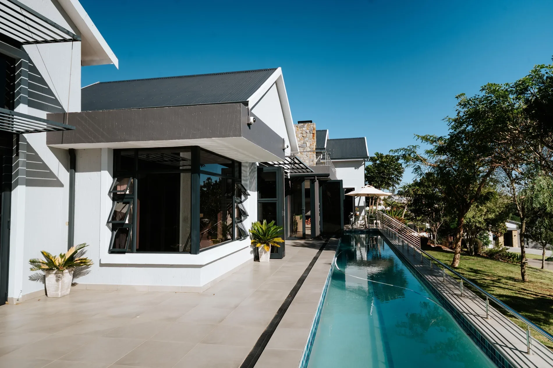 Exterior photo 3