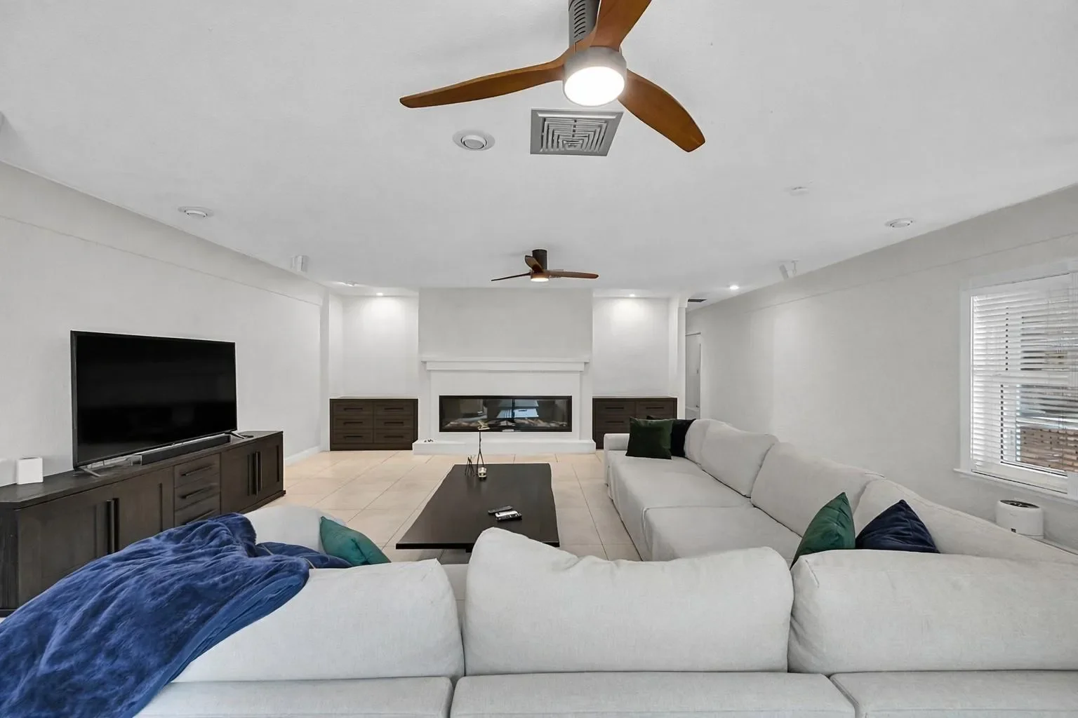 3999 NE 15th Ave, Oakland Park, Florida, United States. - Photo 25