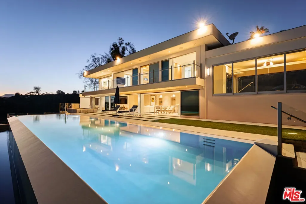 467 Paseo Miramar, Los Angeles, California, United States. - Photo 24