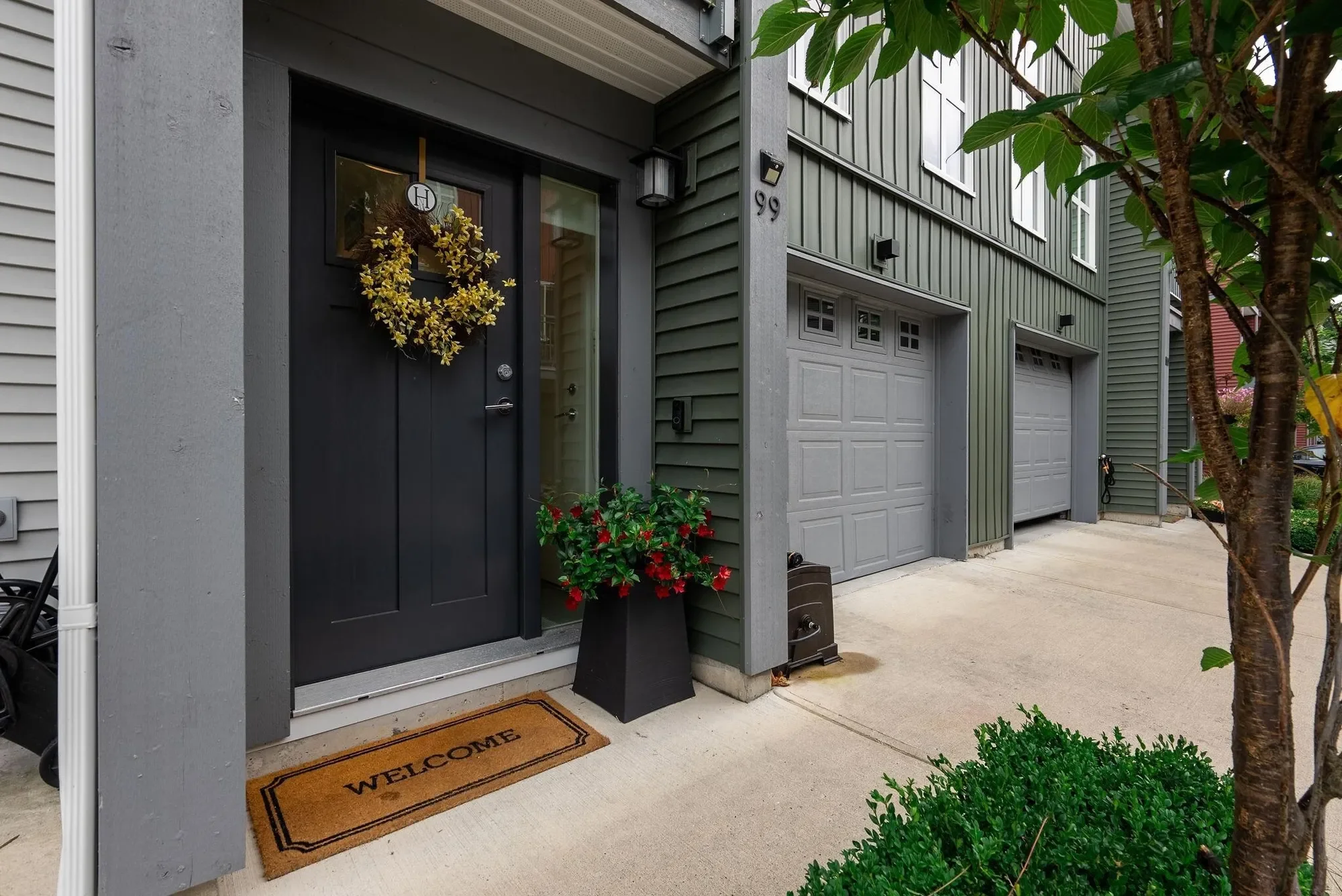 Exterior photo 4