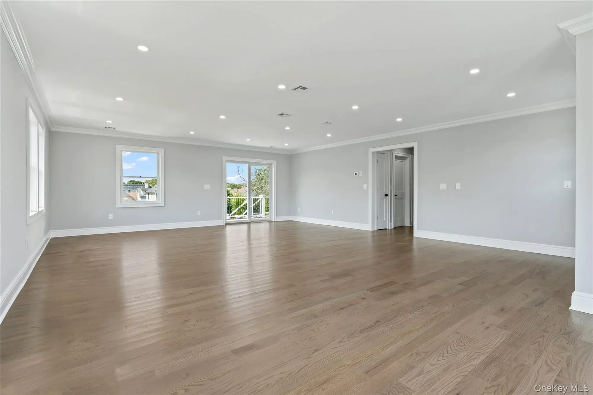 7 S Bay Avenue, Bay Shore, NY 11706, Bay Shore, New York, United States. - Photo 31