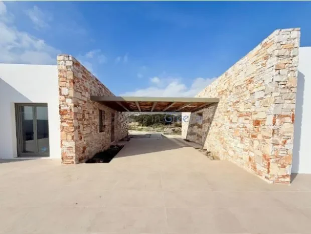 Exceptional villa for sale in Paros