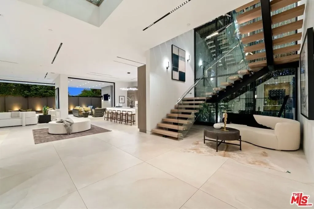 818 N Curson Avenue, Los Angeles, California, United States. - Photo 15