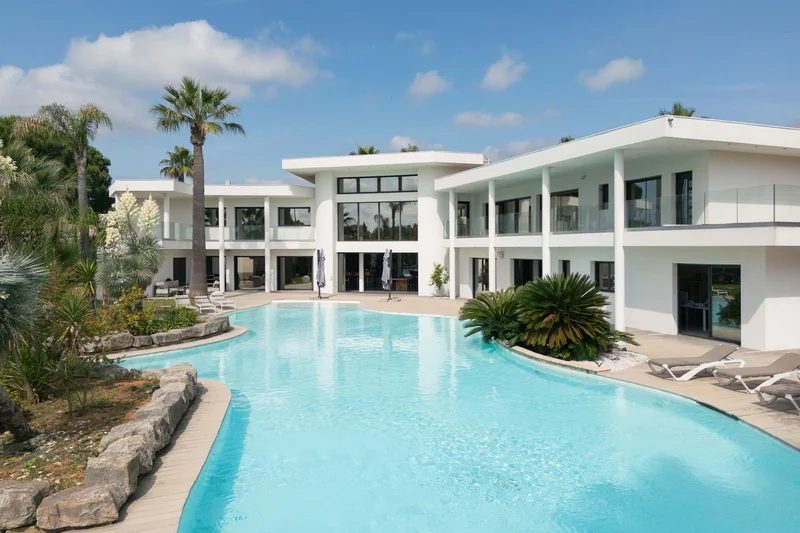 An Amazing Contemporary Property