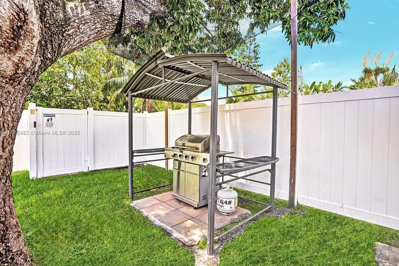 1318 Washington St, Hollywood, FL 33019, Hollywood, Florida, United States. - Photo 12