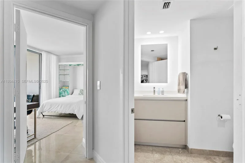 1331 Brickell Bay Dr, Miami, Florida, United States. - Photo 37