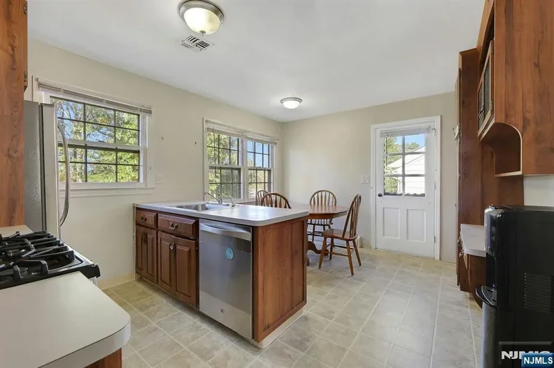 64 Powderhorn Drive, Wayne, NJ 07470, Wayne, New Jersey, United States. - Photo 20