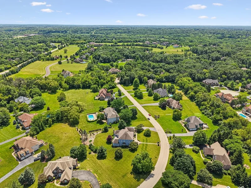 6605 Oakwood Manor Drive, Crystal Lake, Illinois, United States. - Photo 97