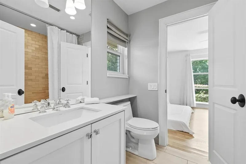 5857 Charlestown Drive, Dallas, Texas, United States. - Photo 17