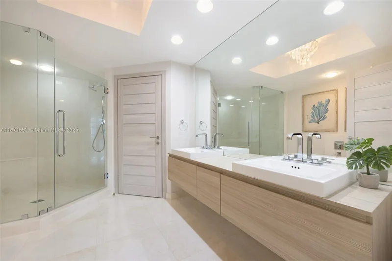17301 Biscayne Blvd 2009, Golden Beach, Florida, United States. - Photo 9