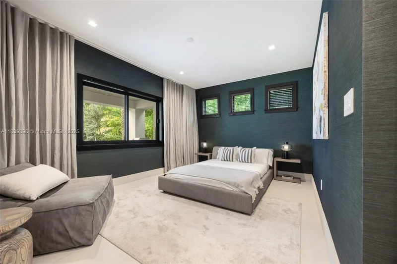 110 Holiday Dr, Hallandale Beach, Florida, United States. - Photo 35