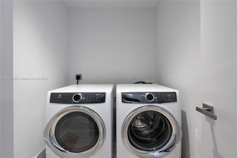 6901 Collins Ave 401, Miami Beach, Florida, United States. - Photo 32