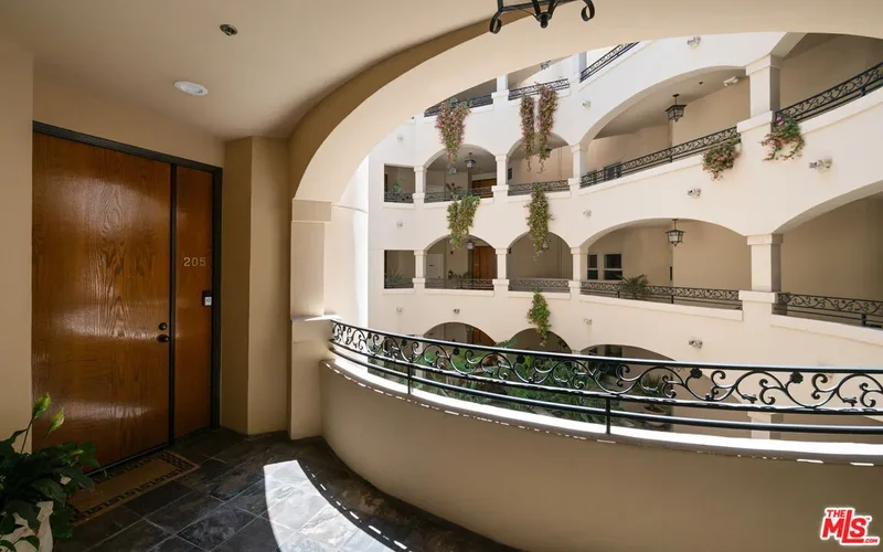 10364 Almayo Ave, Los Angeles, California, United States. - Photo 6