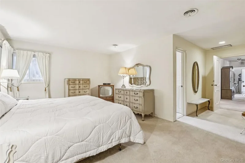 75 Mimosa Drive, Roslyn, NY, 11576, USA, Roslyn, New York, United States. - Photo 11