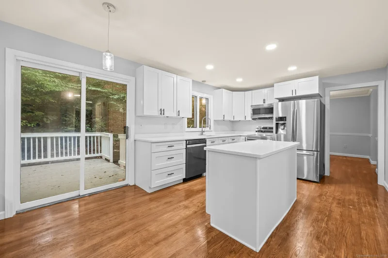 7 Woodmont Road, Avon, Connecticut, United States. - Photo 3