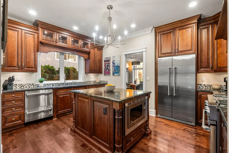 452 Tempe Crescent, North Vancouver, British Columbia, Canada. - Photo 3