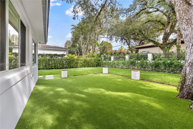 6011 Maynada St, Coral Gables, Florida, United States. - Photo 22