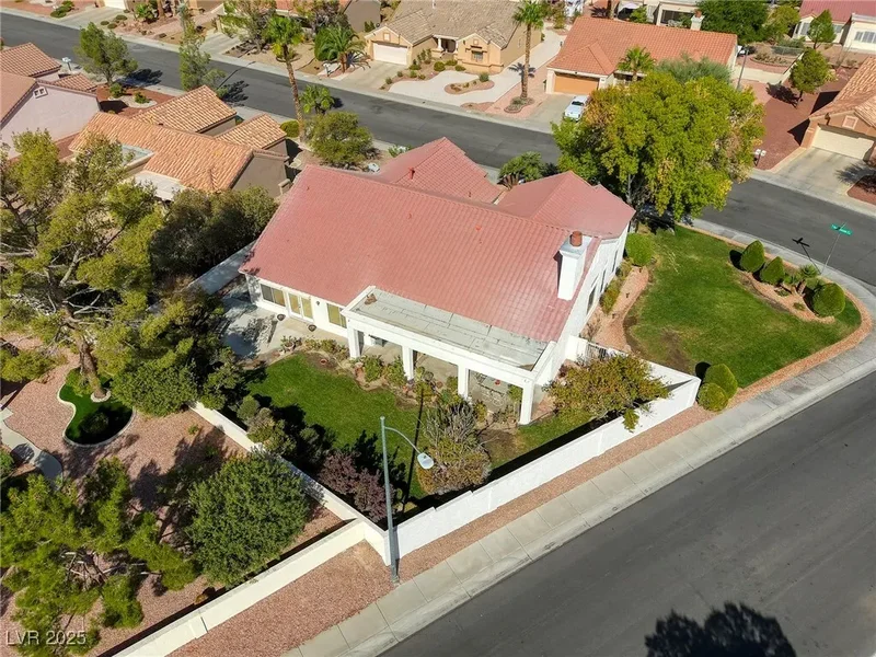 9201 Yucca Blossom Drive, Las Vegas, NV 89134, Las Vegas, Nevada, United States. - Photo 17
