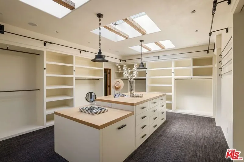 3099 Mandeville Canyon Road, Los Angeles, California, United States. - Photo 36