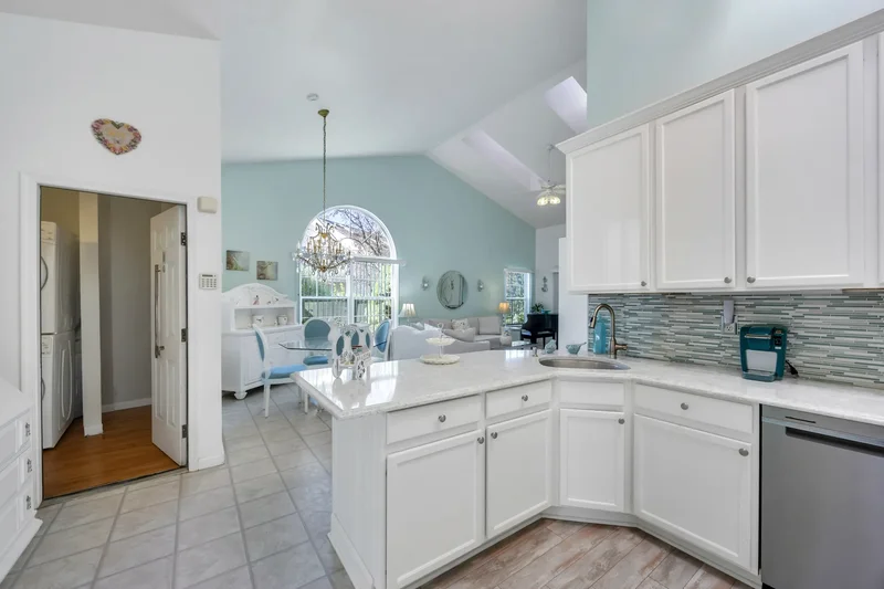 204 Caroline Court , Port Jefferson Station, NY 11776, Port Jefferson Station, New York, United States. - Photo 4